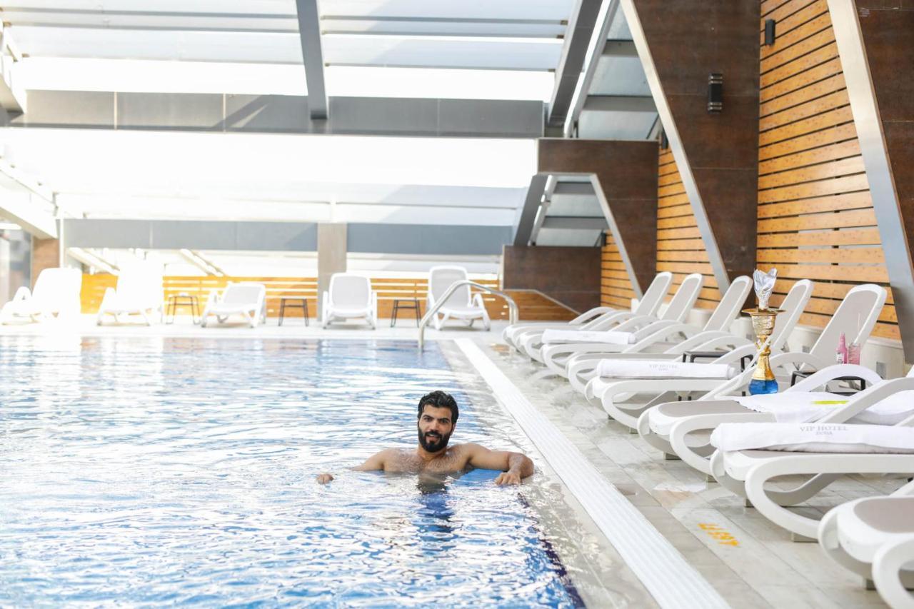Vip Hotel Doha Qatar Extérieur photo The rooftop pool at the hotel