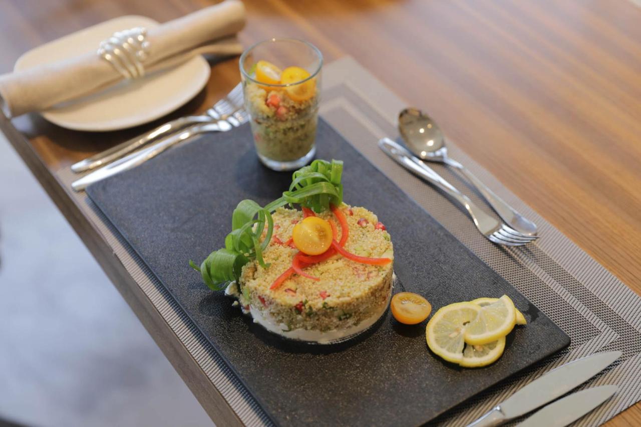Vip Hotel Doha Qatar Extérieur photo Crab cake