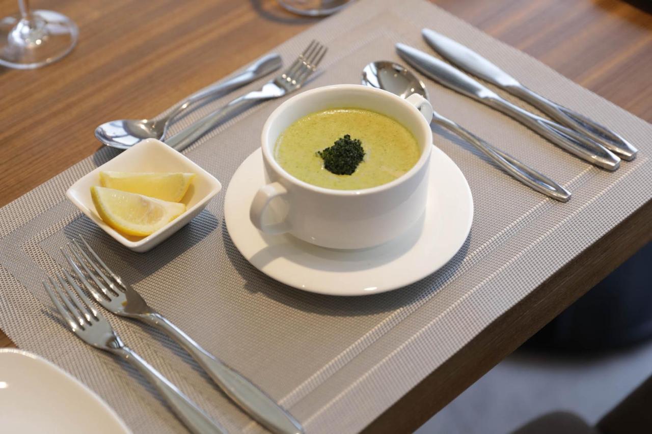 Vip Hotel Doha Qatar Extérieur photo A cup of chicken consommé