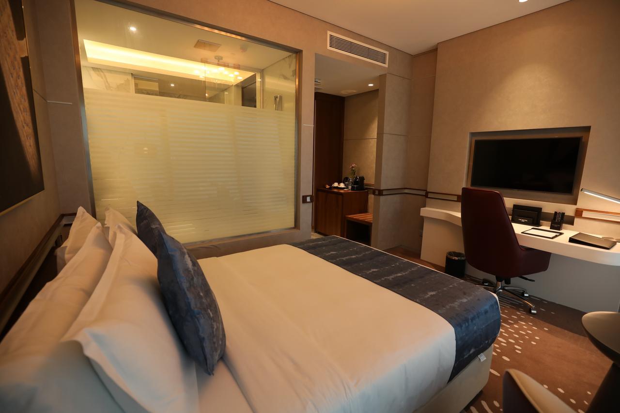 Vip Hotel Doha Qatar Extérieur photo A room at the hotel