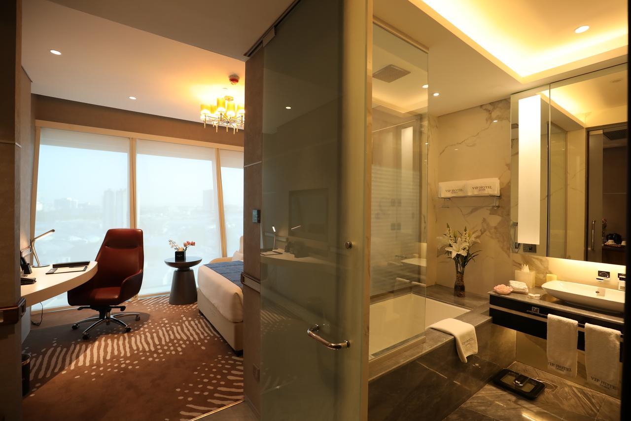 Vip Hotel Doha Qatar Extérieur photo A suite at the hotel