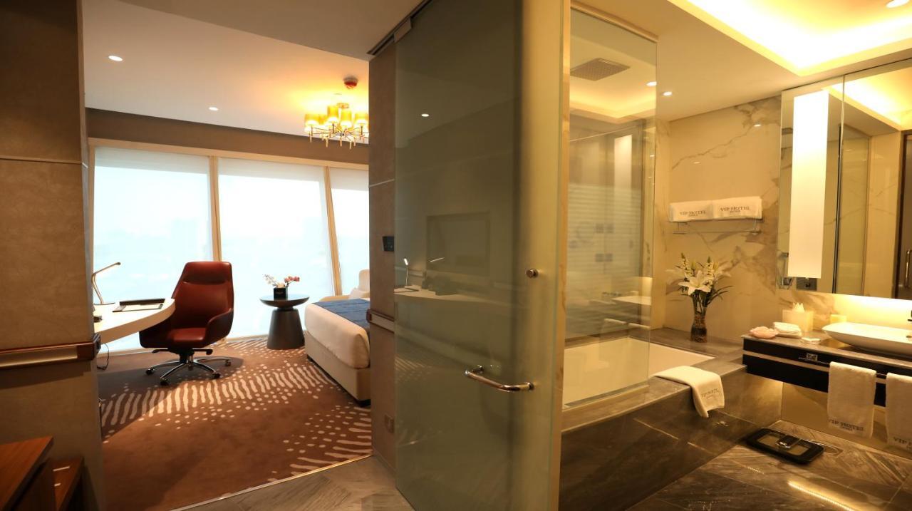 Vip Hotel Doha Qatar Extérieur photo A bathroom at the hotel