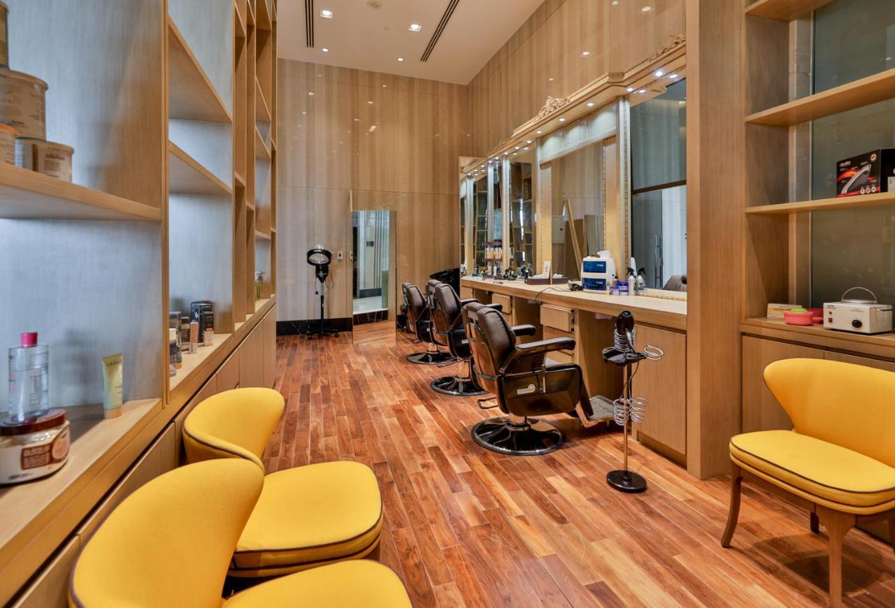 Vip Hotel Doha Qatar Extérieur photo The interior of a salon in Hong Kong