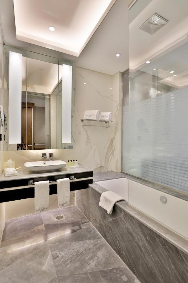 Vip Hotel Doha Qatar Extérieur photo Bathroom